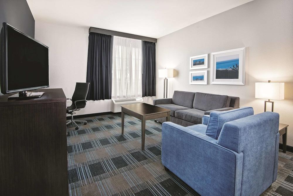 La Quinta By Wyndham Victoria - South Hotel Ngoại thất bức ảnh