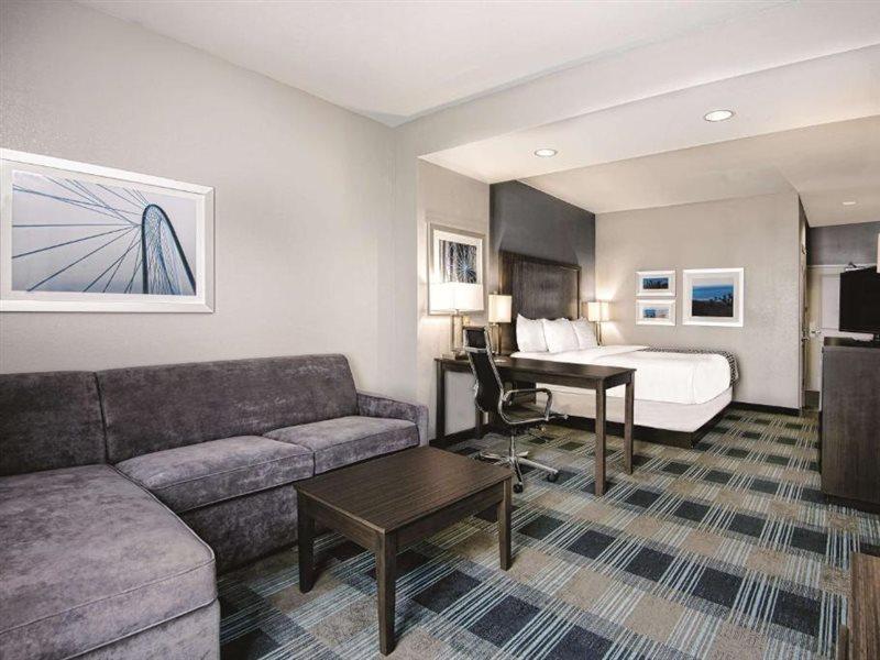 La Quinta By Wyndham Victoria - South Hotel Ngoại thất bức ảnh