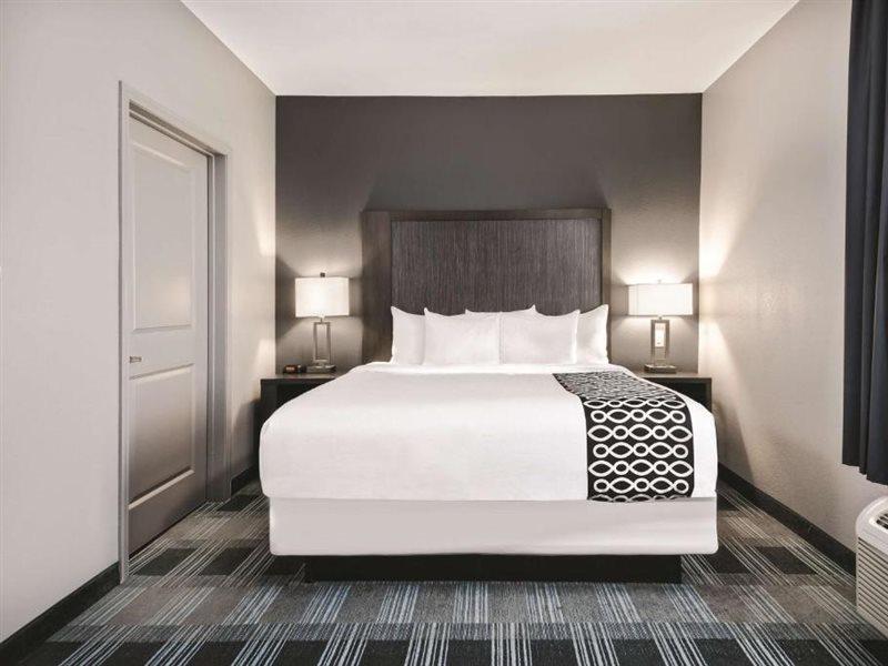 La Quinta By Wyndham Victoria - South Hotel Ngoại thất bức ảnh