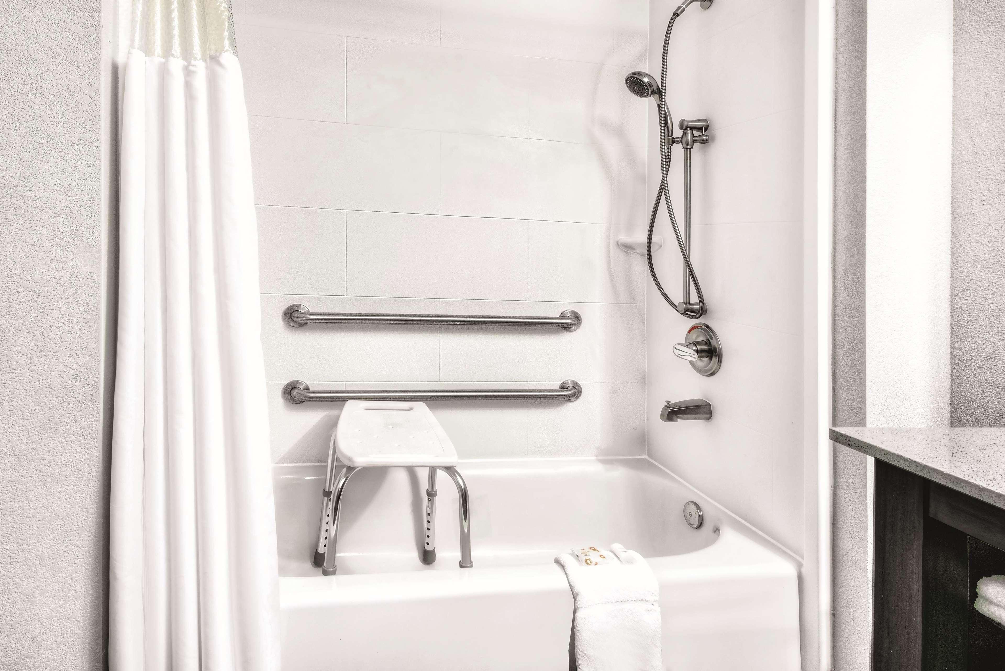 La Quinta By Wyndham Victoria - South Hotel Ngoại thất bức ảnh