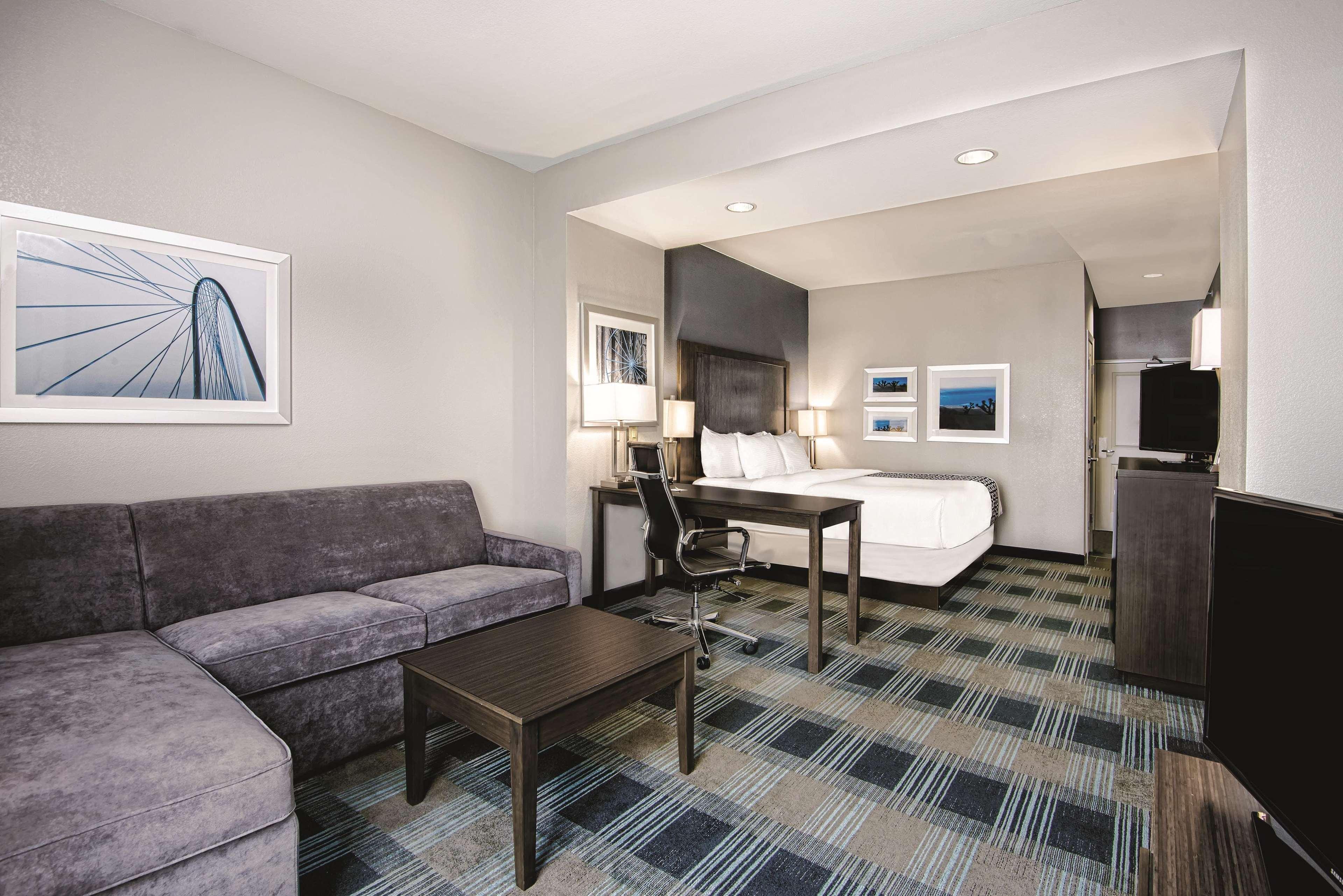 La Quinta By Wyndham Victoria - South Hotel Ngoại thất bức ảnh