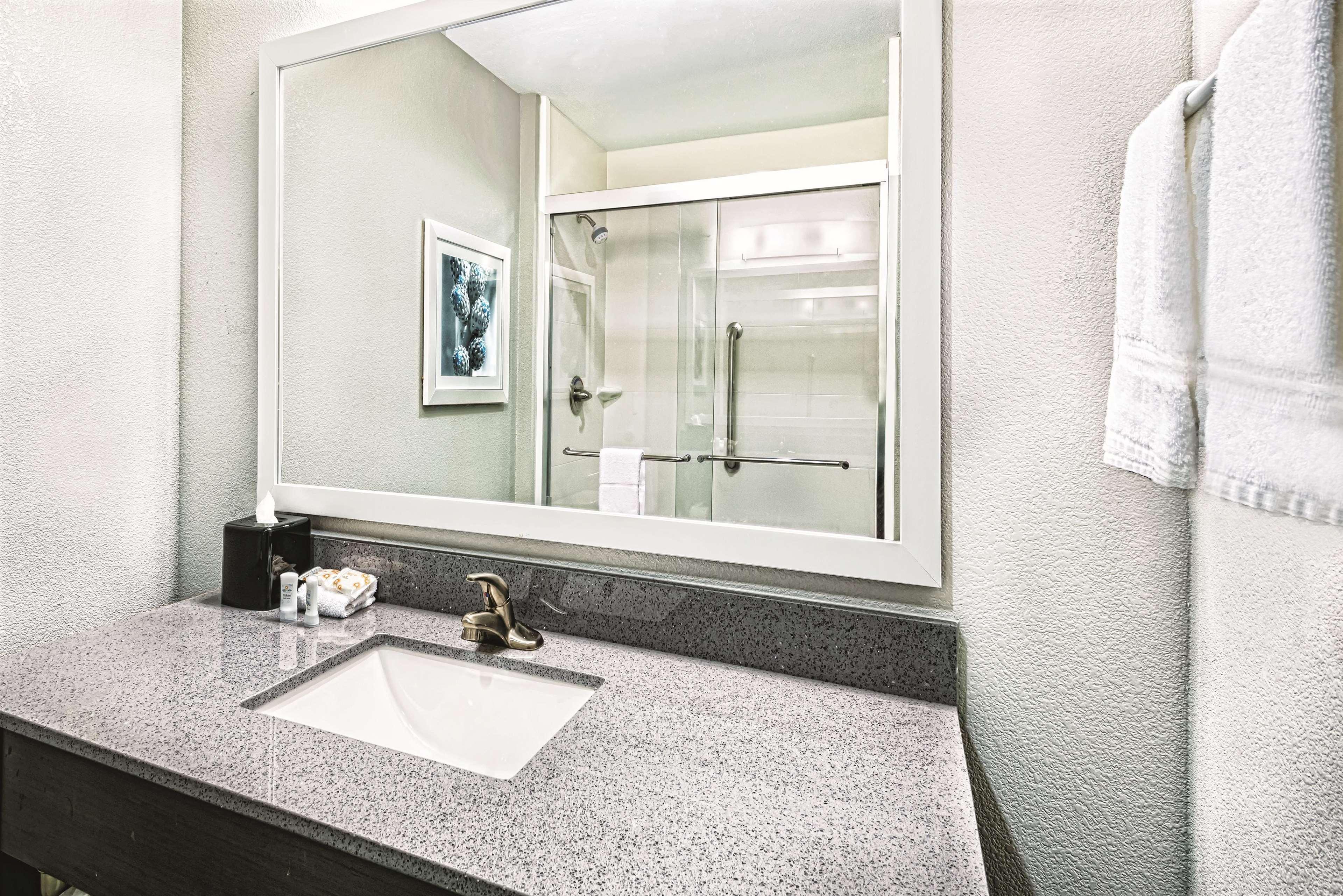 La Quinta By Wyndham Victoria - South Hotel Ngoại thất bức ảnh